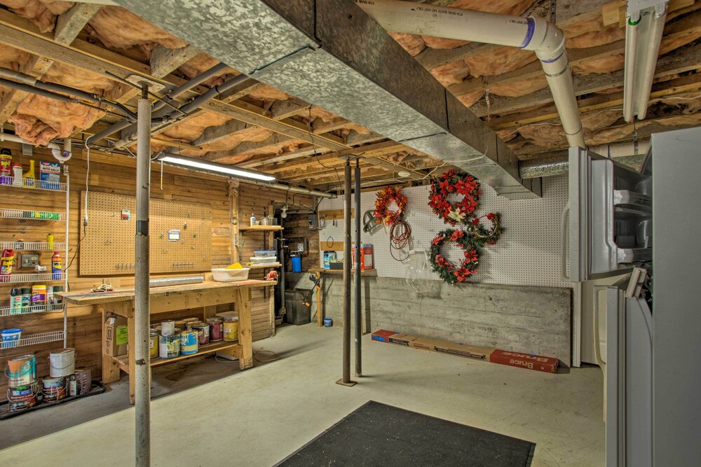 Spacious Bethlehem Mountaintop Home w/ Deck & View