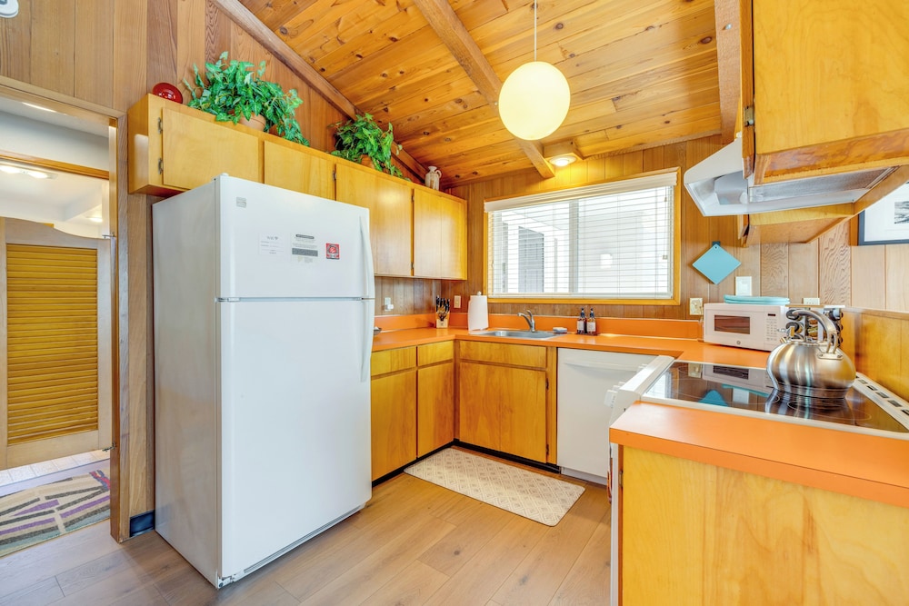 1/8 Mi to Neskowin Beach! Cozy Oregon Coast Home