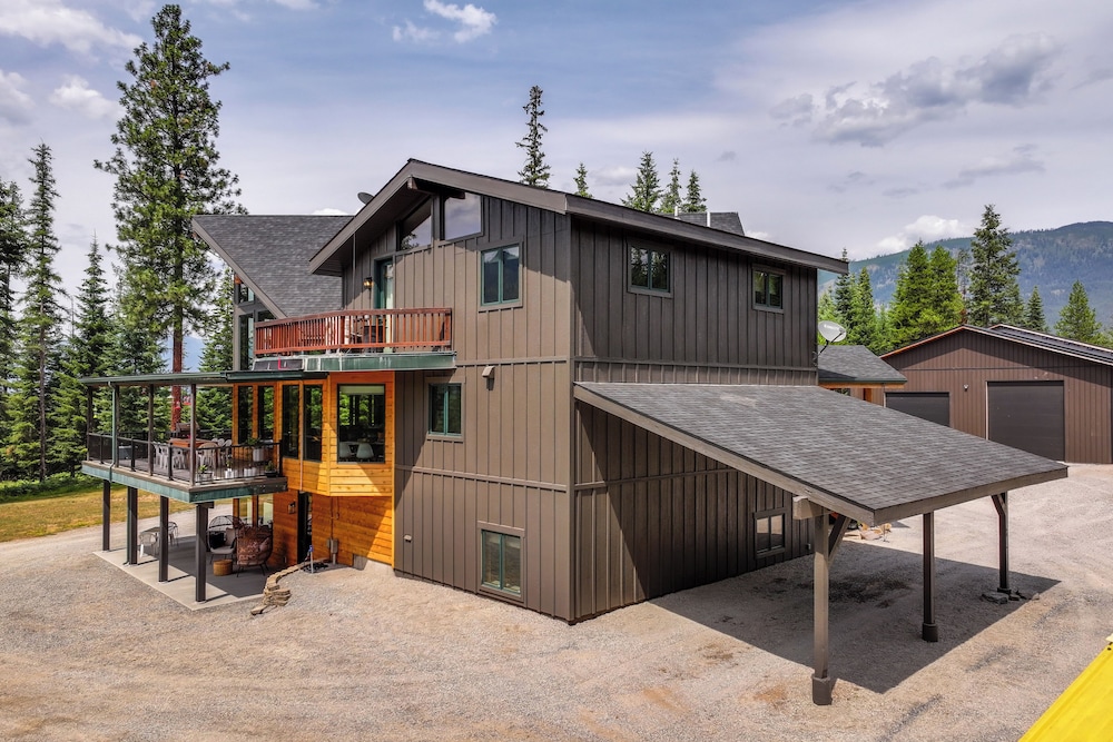 7 Mi to Boat Launch: Luxe Montana Family Home