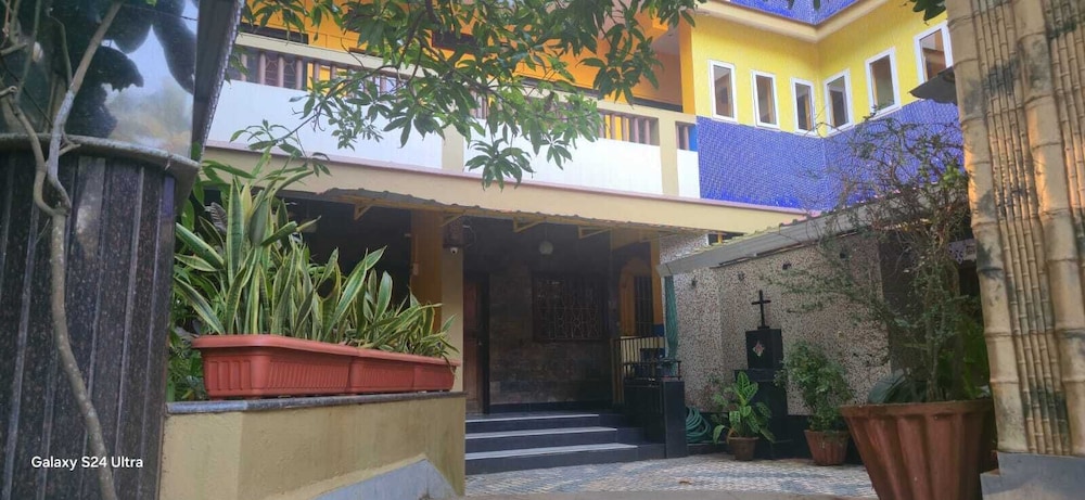 Casa Roiz Guest House