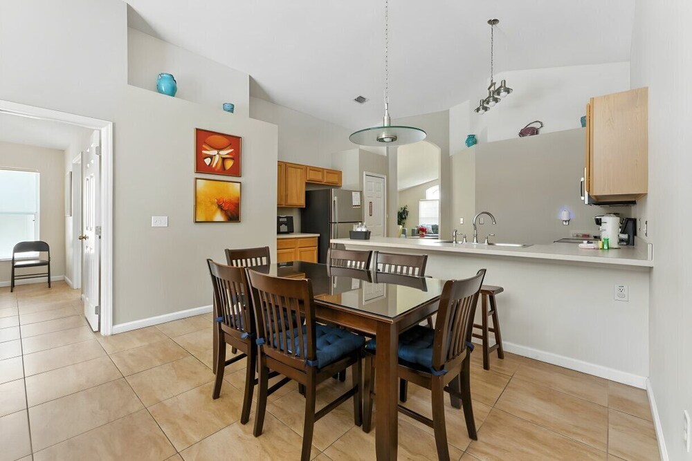 Cozy 4BR Villa w/ Priv Pool Lake Berkley Resort