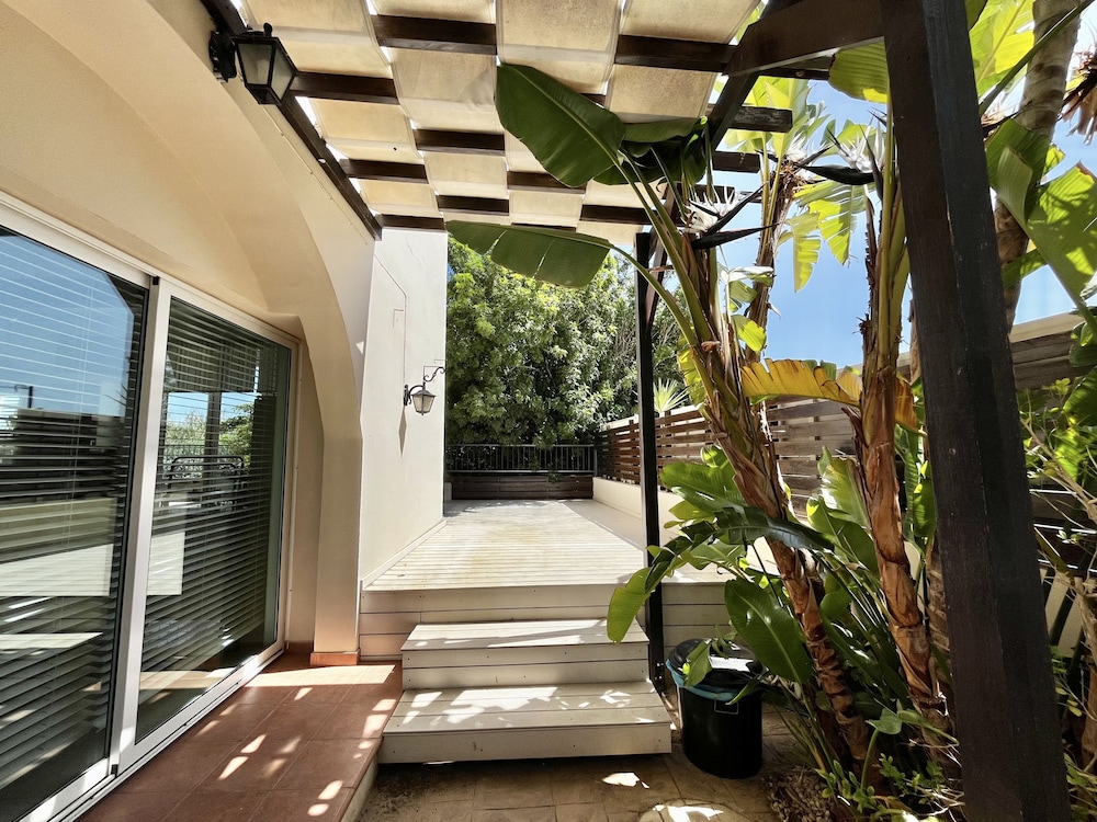 21 ATR - Stay Thalassa Villa