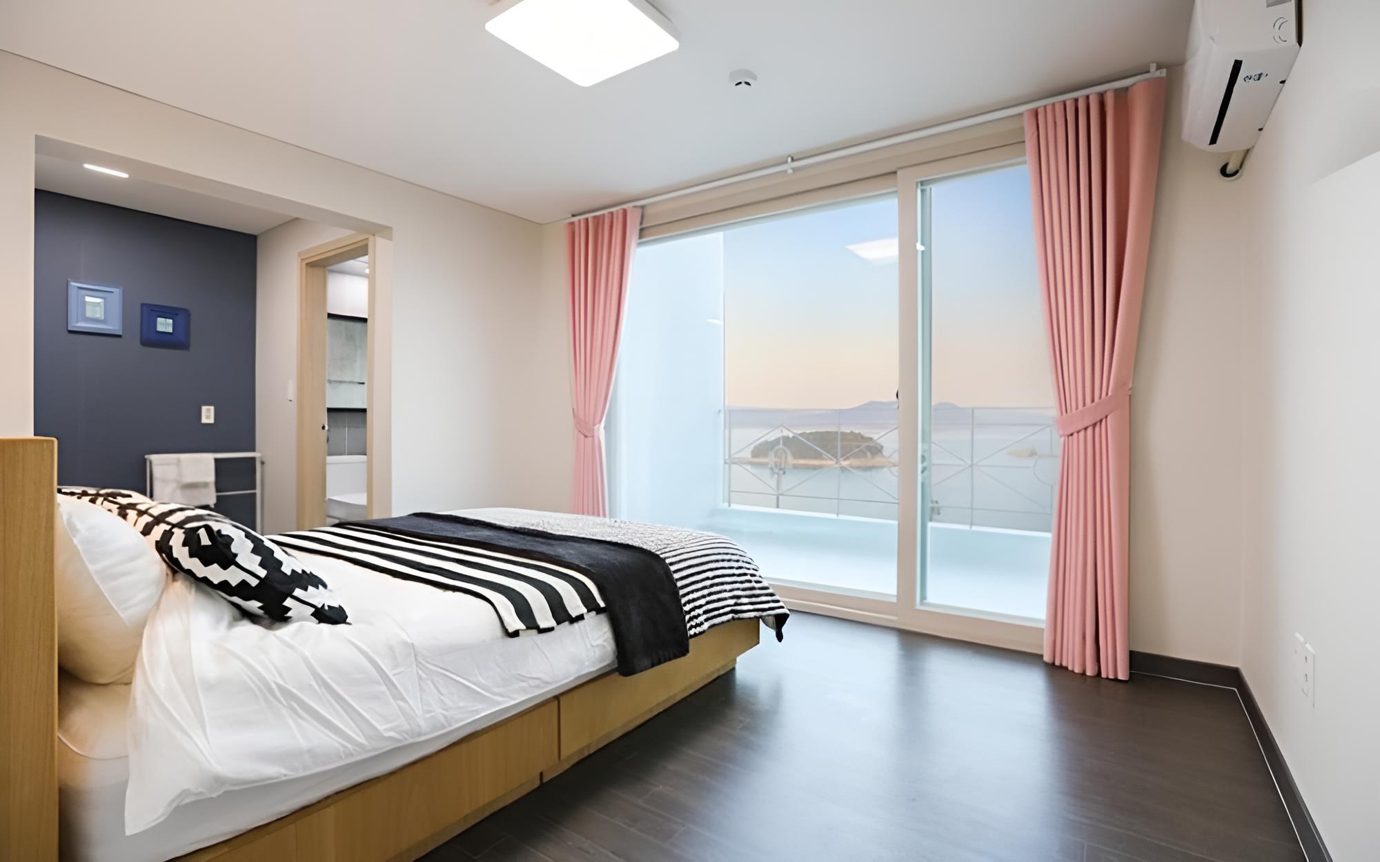 Yeosu Lamer Pension view 5