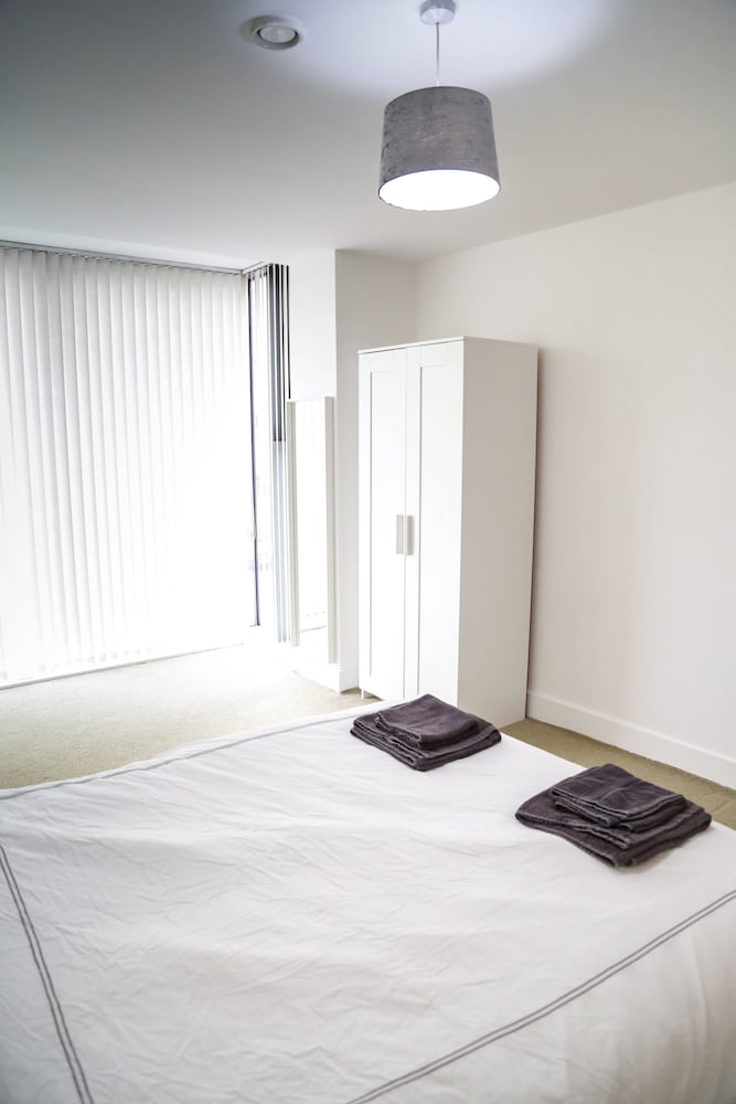 Henry Street - Apt 20 view 5