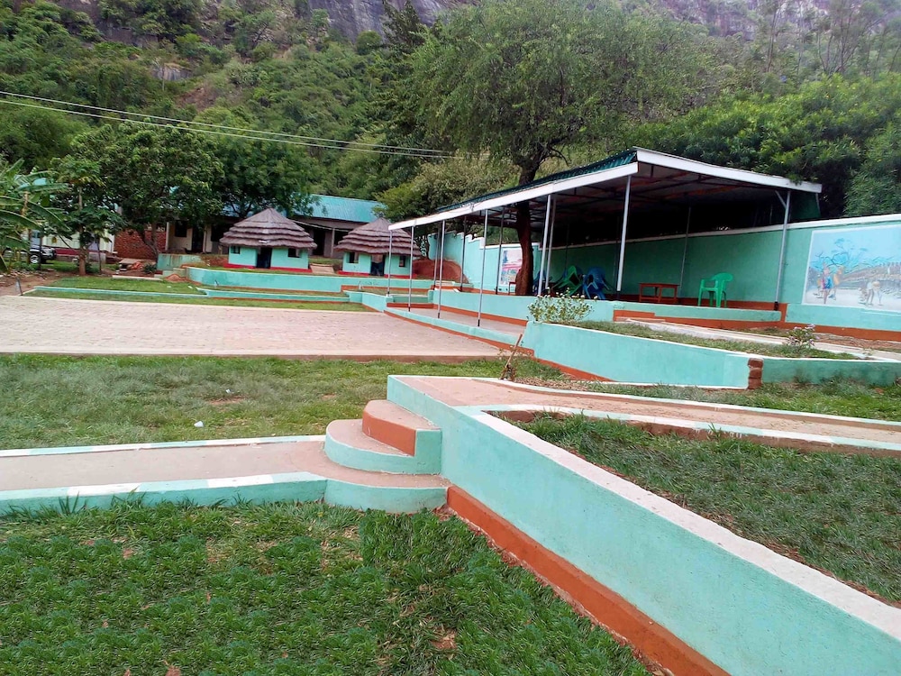 Green Oasis Guest House and Tours