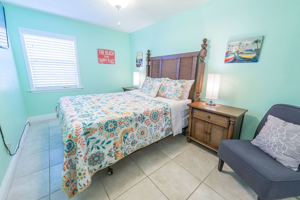 Cocoa Beach Club by Happy Palm Stays