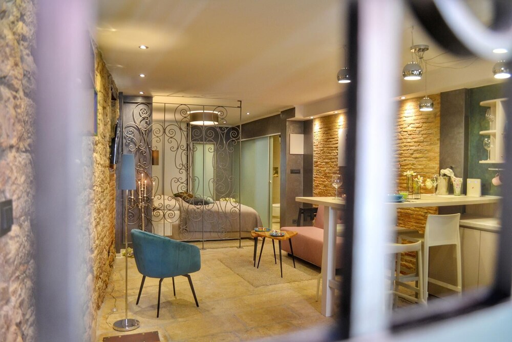 Studio Apartment Eleven
