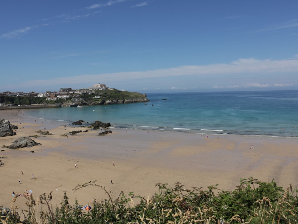 9 Headland Point