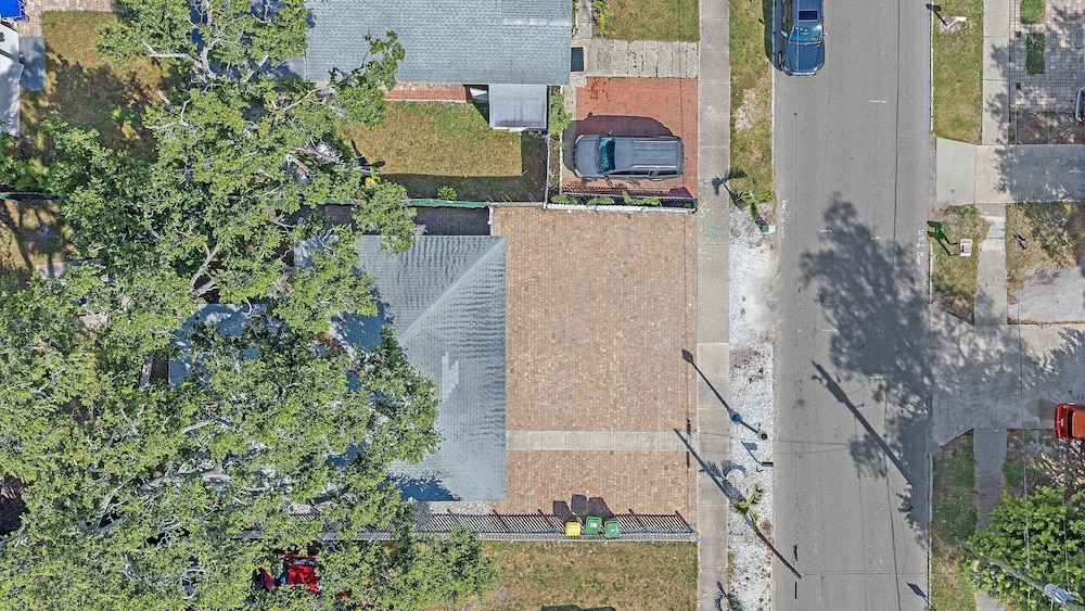 Urban Nest On 8th 4 Bedroom Home