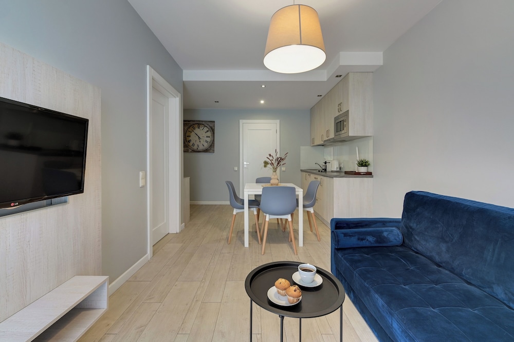 Aura - Riverside & Parking by Downtown Apartments