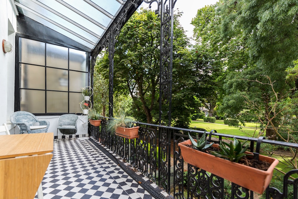 balcony
