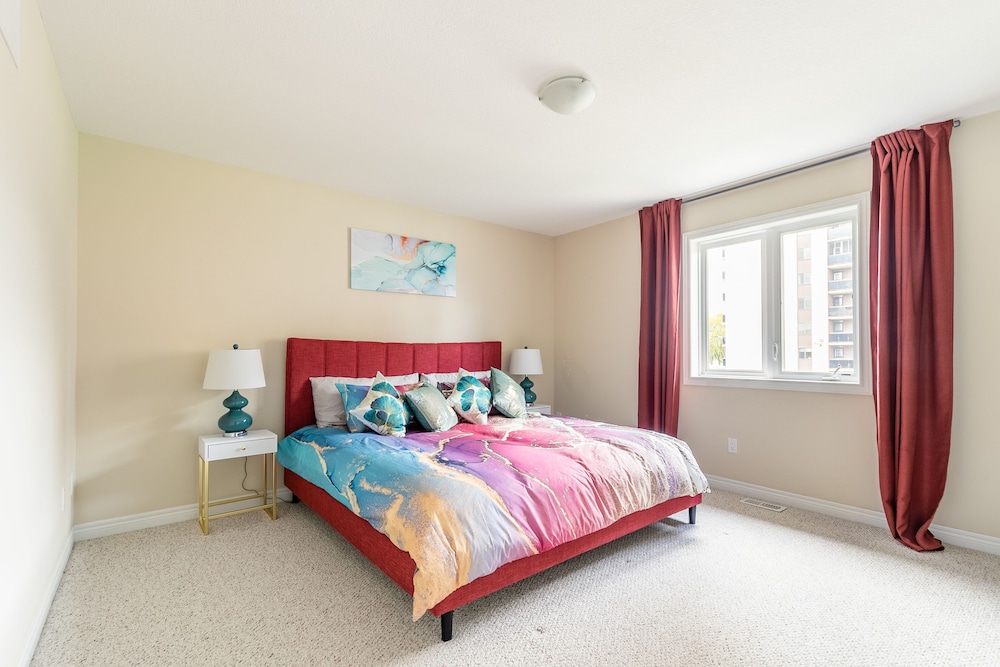 Modern 3BR 2BA Townhome in Lakeshore