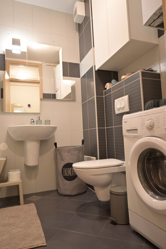 Lola Suite, One Bedroom Place With Free Parking