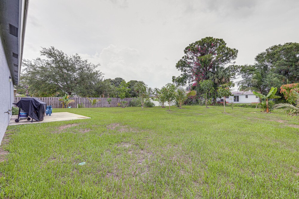 4 Mi to Clover Park: Home w/ Yard in Port St Lucie
