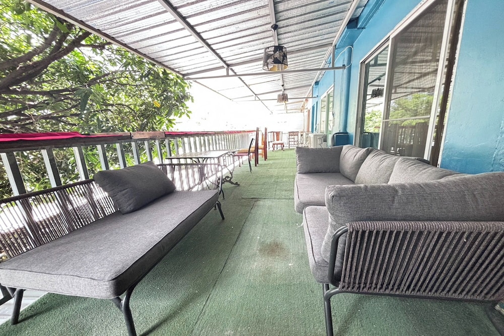 Sunshiny-BB Hostel near Punnavithi BTS station