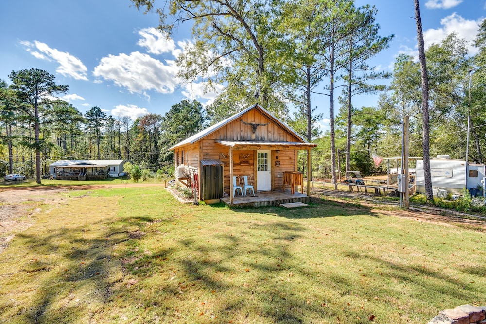 Quaint Abbeville Cabin Studio w/ Gas Grill! view 4