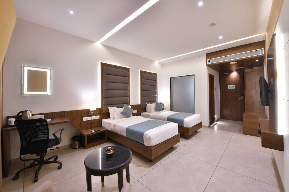 Clubhouse Hotel Morbi