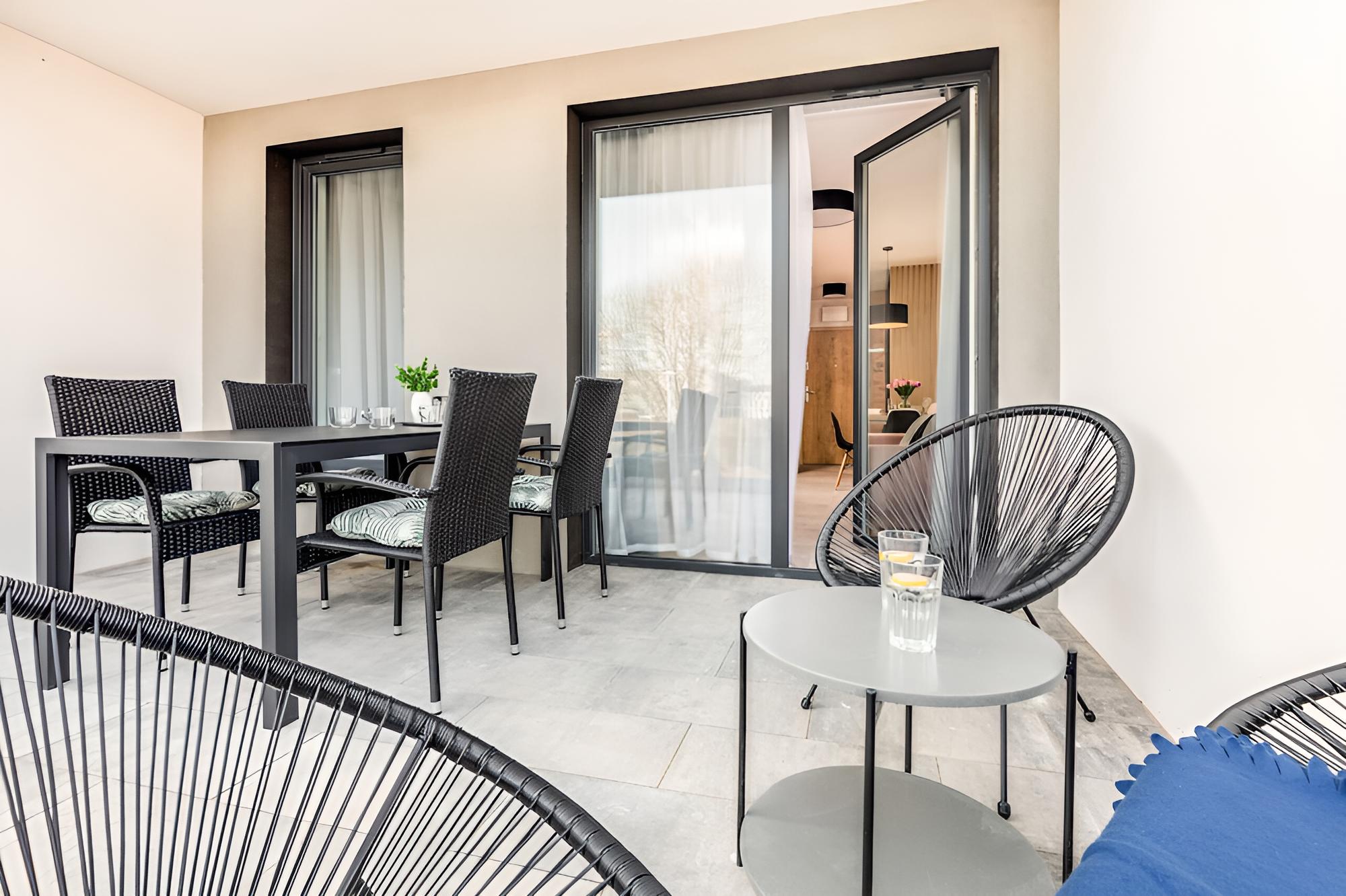 Pearl Marina Studio by Renters view 5