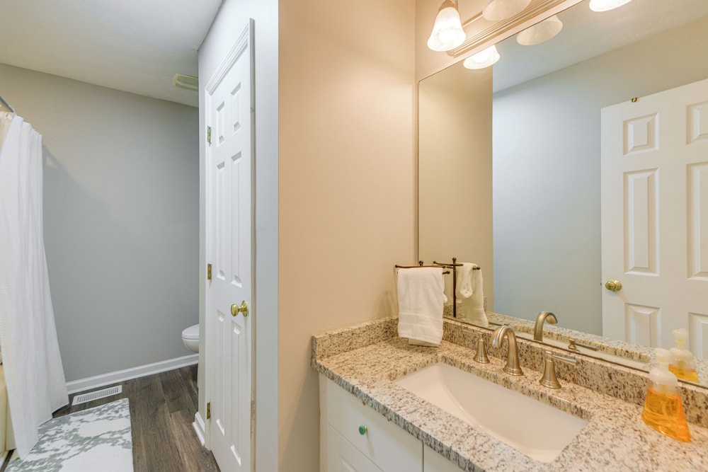 2 Mi to Tiger Territory! Condo w/ Community Pool