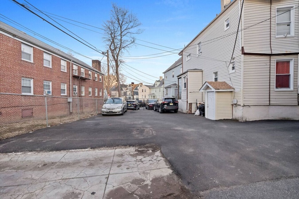 Modern 2BR Near NYC With Free Parking Workspace