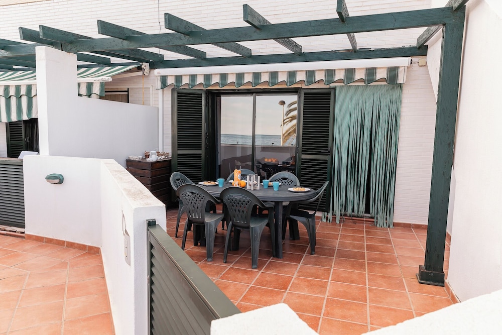 Apartamentos LA PARRETA PRIMERA LÍNEA