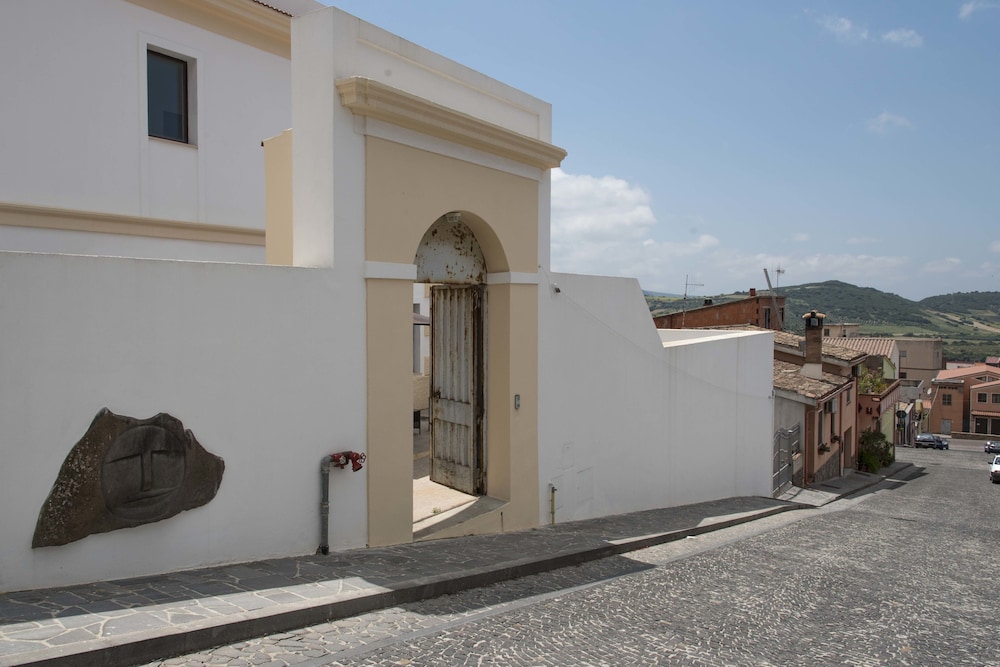 Villa Santadi Hotel
