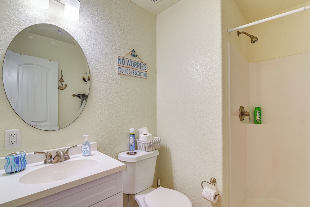 Walk to Beach: Gulf-view Home in Surfside Beach!