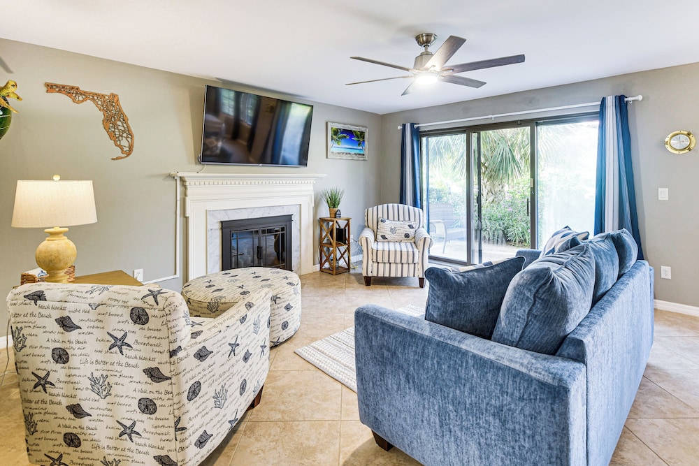 Steps to Ocean, Pool Access! Daytona Beach Gem
