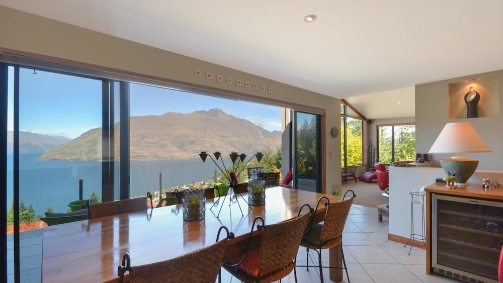 Aries Lake View Villa