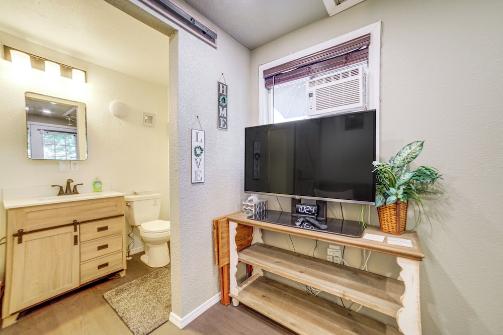 Cozy Tiny Home: 1 Mi to The Village at Meridian, photo 23
