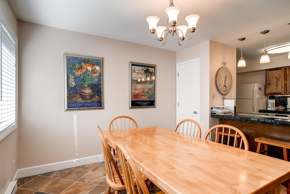 Park Place 102c 2 Bedroom Condo by RedAwning