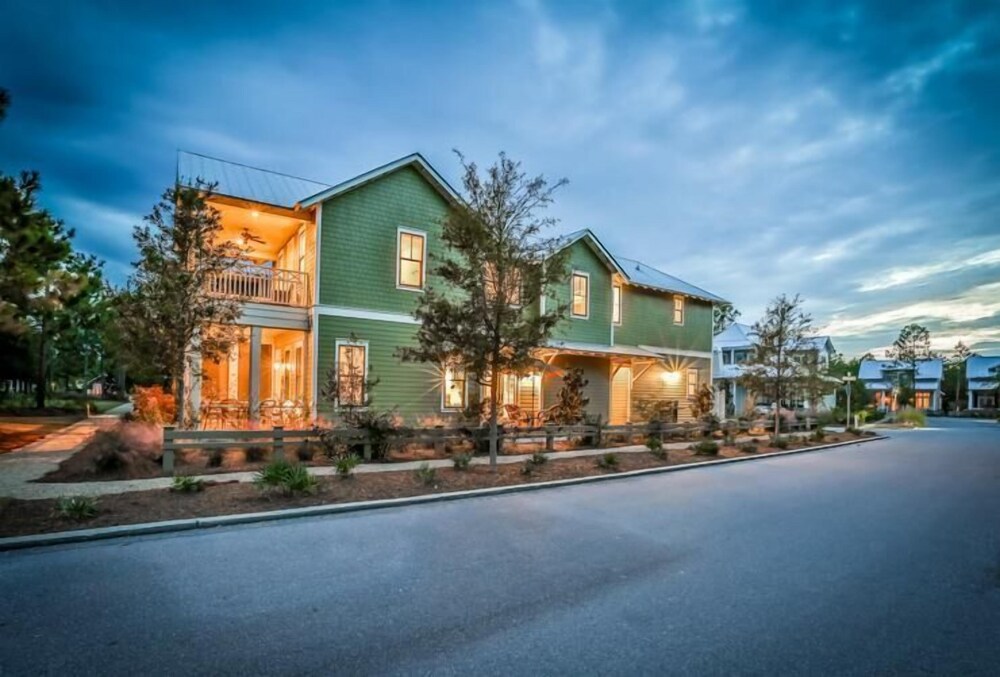 Dragonfly Dreams 5 Bedroom Holiday Home by Five Star Properties