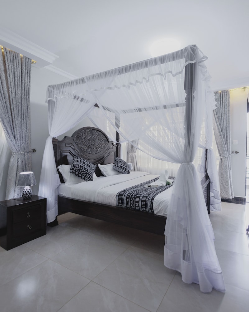 Skyhut Boutique House