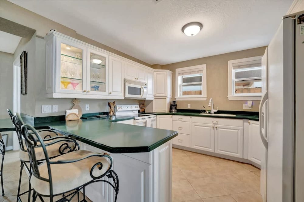 Stones Throw Beachfront Family Suite 3 Views