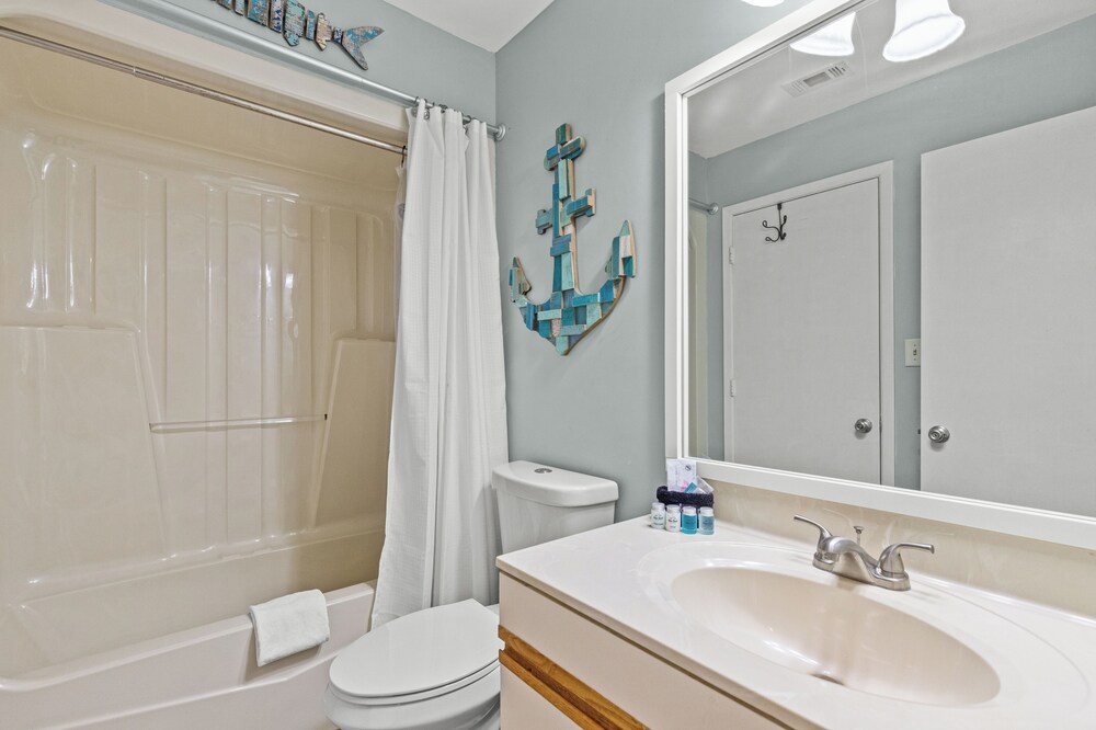 One More Round! 3BR 3BA Sleeps 10! 11 Pools! Golf Courses! Tennis Courts!
