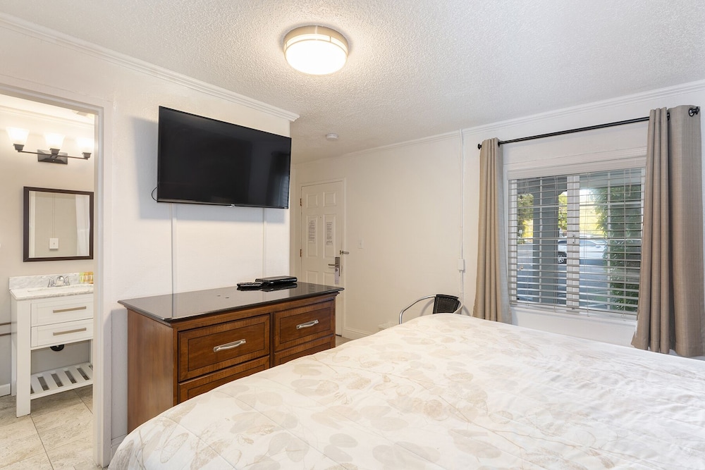 Vineyard Valley Inn