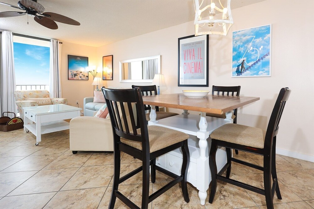 Phoenix East 707 2 Bedroom Condo by Redawning