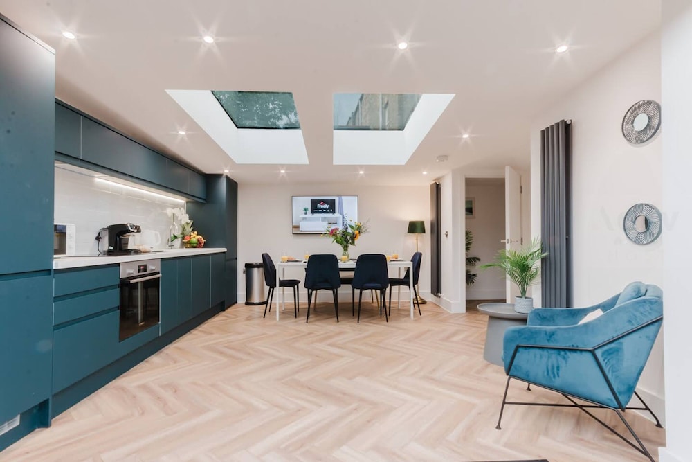 Luxury Seaside Home Parking Sleeps 8 by Adliv