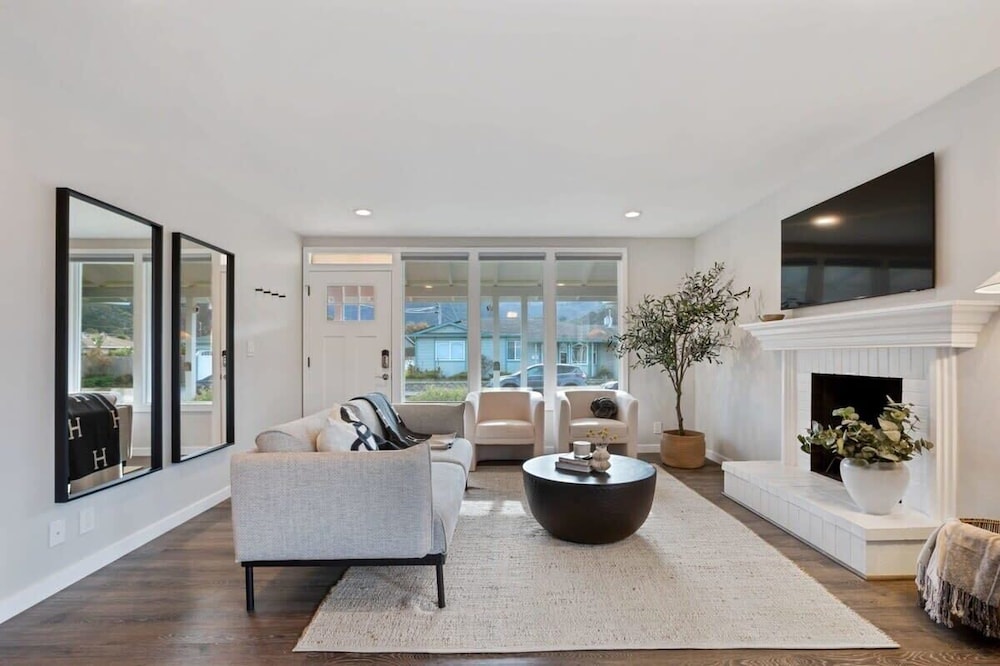 @ Marbella Lane - 3BR Designer Home in Pacifica