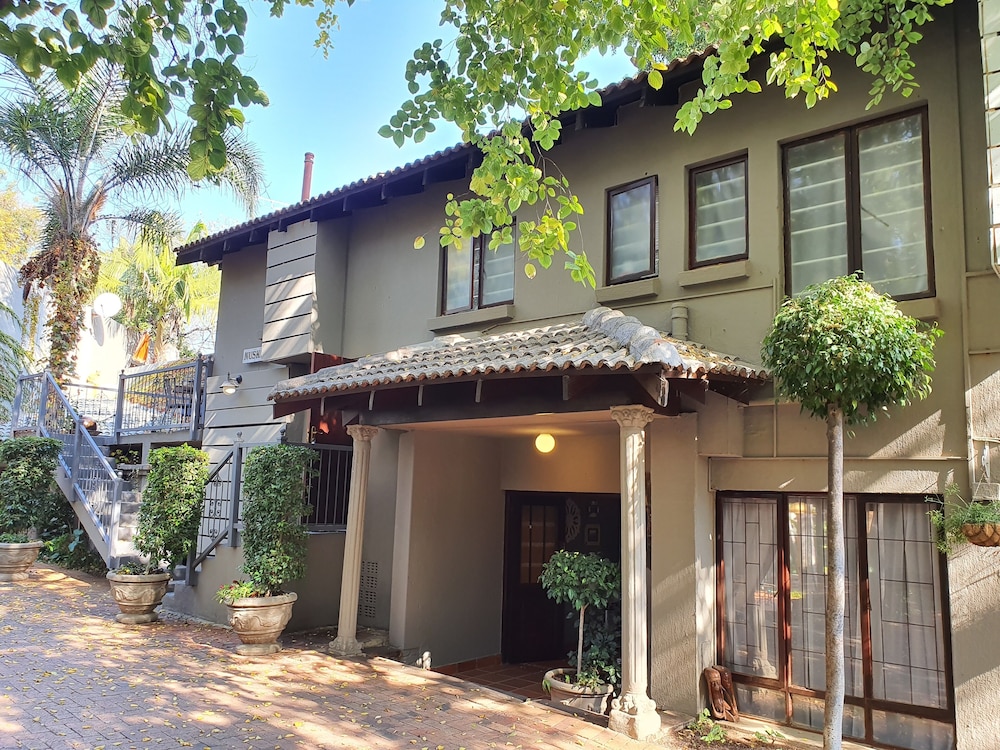 Waterhouse Guest Lodges 295 Indus Street