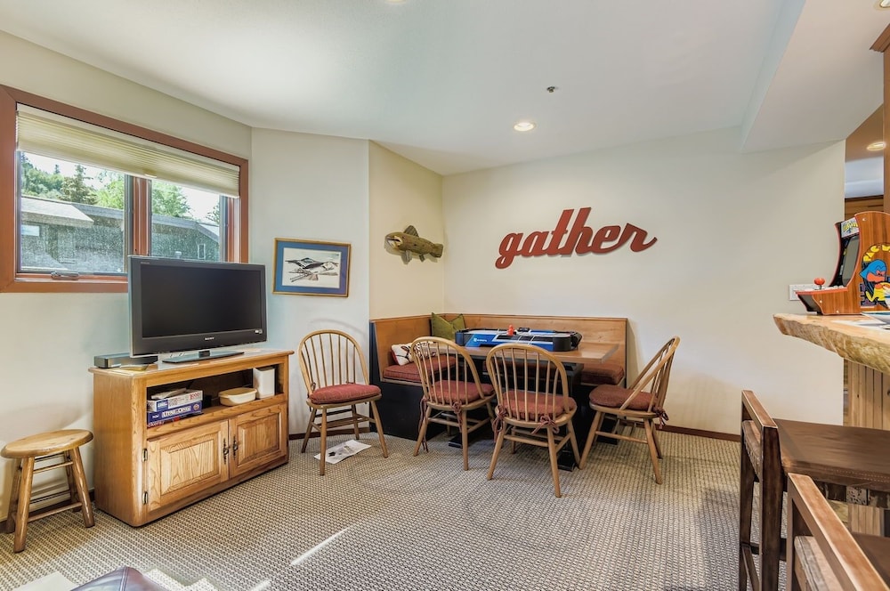 1763 Lakeside Getaway At Deer Valley! 3 Bedroom Home