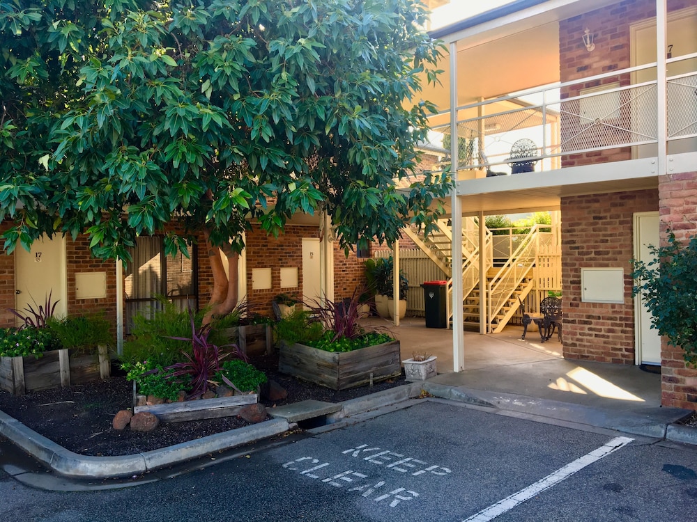 Paddle Wheel Motel
