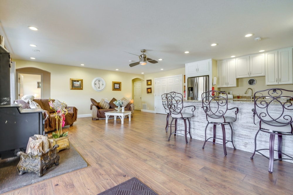 10-acre Plot: Peaceful Getaway in Webster!