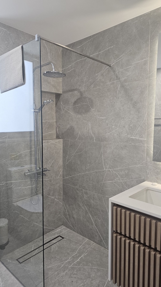37 NIC - Stay City Center Gem