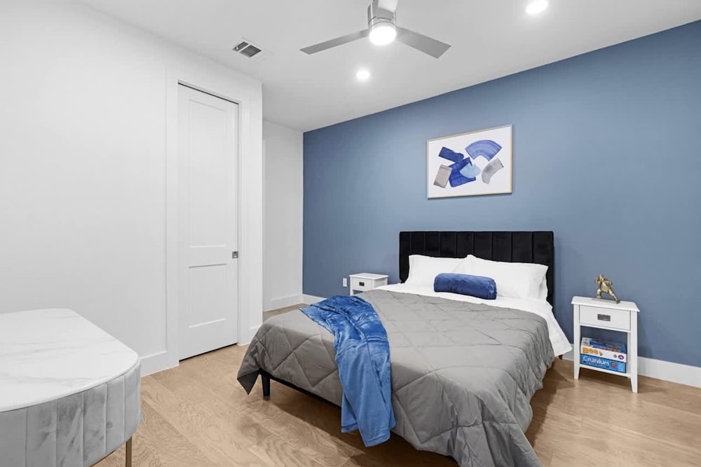 Perfect Houston Group Stay for 12 With 6 Beds 6 Baths