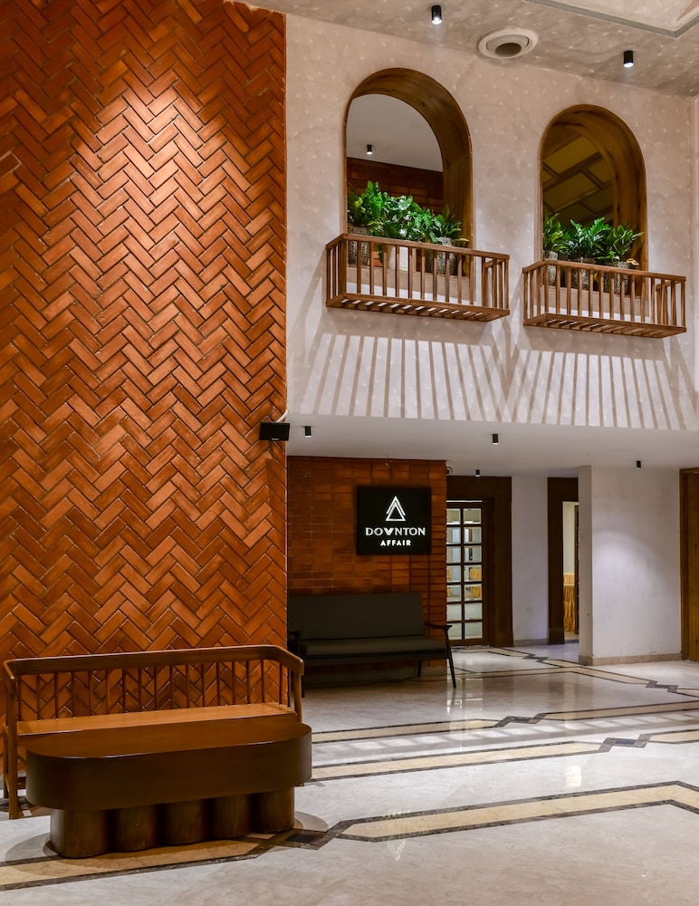 Lobby & Reception