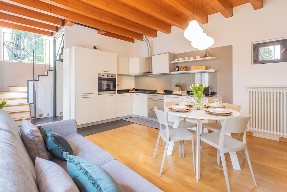 Vico Garden-203 by Rent all Como