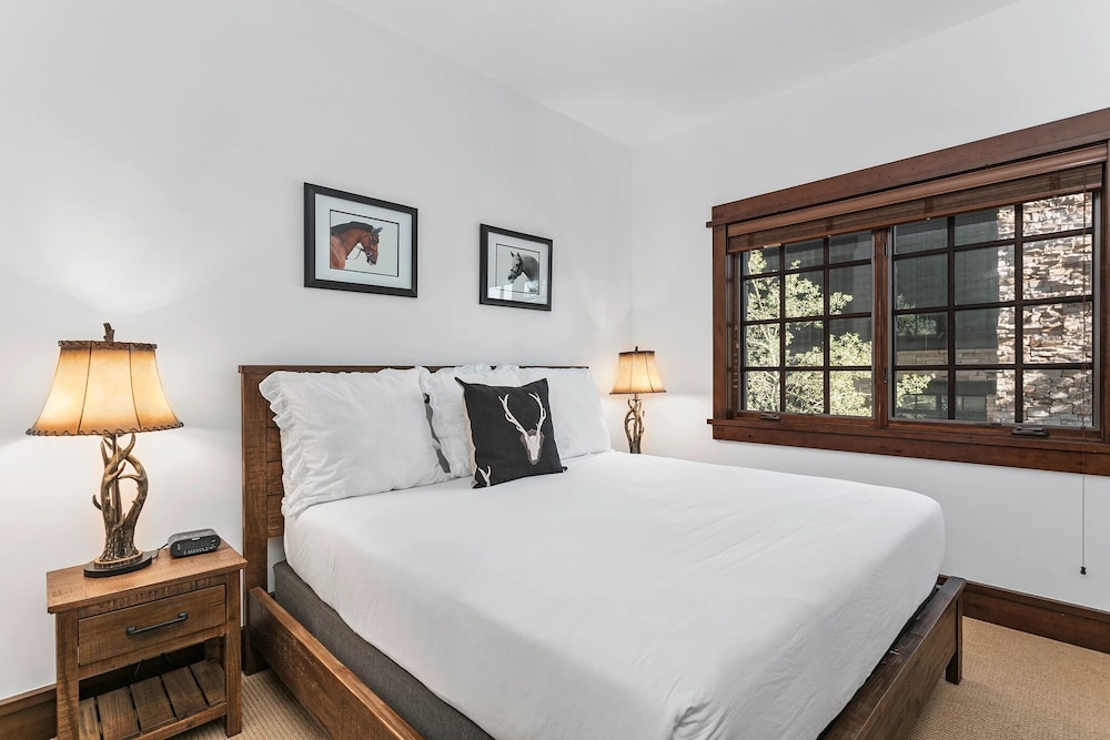 Arrowleaf Lodge at Deer Valley Resort - Three Bedroom Residence #110 3 Condo
