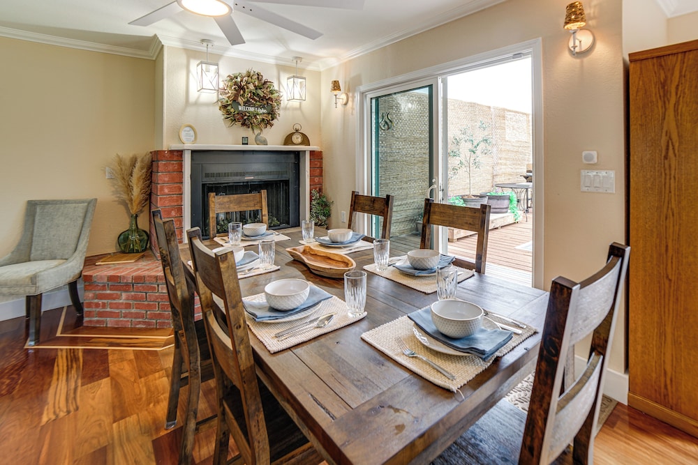 Waterfront Clear Lake Home w/ Game Room & Deck!