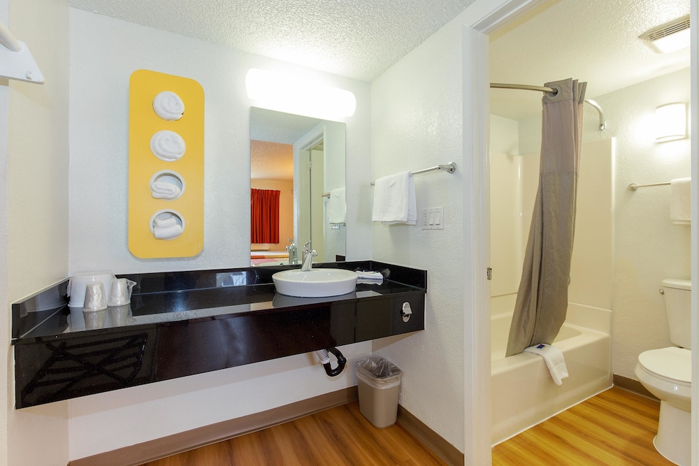 Motel 6 Hayward, CA – Silicon Valley Gateway
